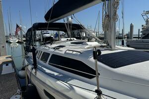 Treinta y Tres 33ft Hunter Yacht For Sale