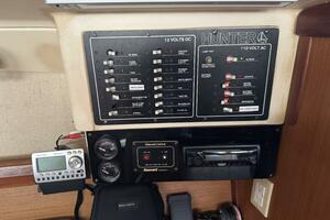 Treinta y Tres 33ft Hunter Yacht For Sale