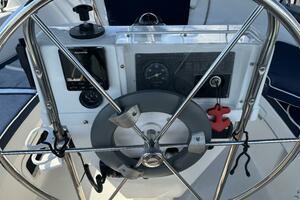 Treinta y Tres 33ft Hunter Yacht For Sale