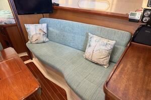 Treinta y Tres 33ft Hunter Yacht For Sale