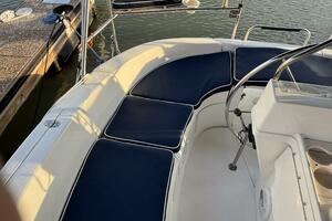 Treinta y Tres 33ft Hunter Yacht For Sale