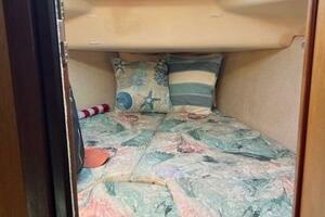 Treinta y Tres 33ft Hunter Yacht For Sale