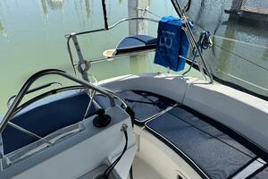 Treinta y Tres 33ft Hunter Yacht For Sale