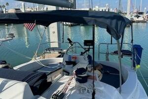 Treinta y Tres 33ft Hunter Yacht For Sale