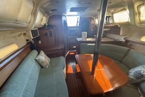 Treinta y Tres 33ft Hunter Yacht For Sale
