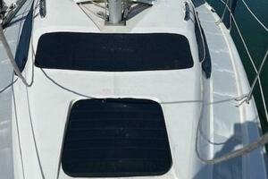 Treinta y Tres 33ft Hunter Yacht For Sale