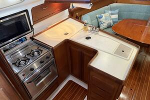 Treinta y Tres 33ft Hunter Yacht For Sale