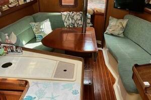 Treinta y Tres 33ft Hunter Yacht For Sale