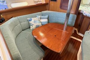 Treinta y Tres 33ft Hunter Yacht For Sale