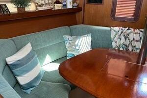 Treinta y Tres 33ft Hunter Yacht For Sale