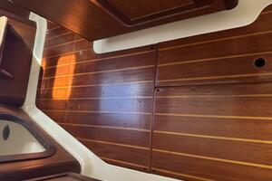 Treinta y Tres 33ft Hunter Yacht For Sale
