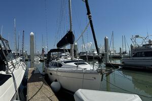 Treinta y Tres 33ft Hunter Yacht For Sale