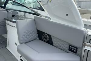 Photo 5615927 for 2026 Four Winns H9  