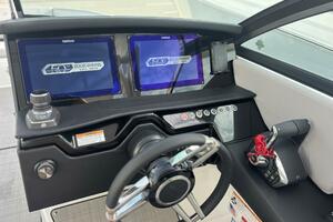 Photo 5615939 for 2026 Four Winns H9  