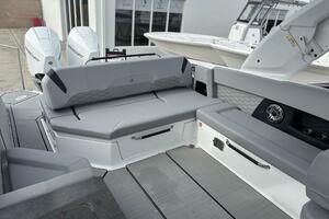 Photo 5615928 for 2026 Four Winns H9  