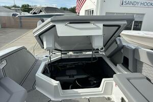 Photo 5615950 for 2026 Four Winns H9  