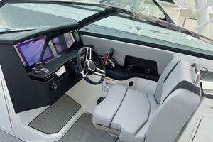 Photo 5615935 for 2026 Four Winns H9  