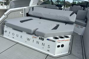 Photo 5615929 for 2026 Four Winns H9  