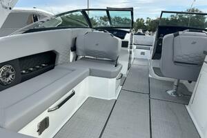 Photo 5615931 for 2026 Four Winns H9  