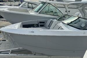 Photo 5615956 for 2026 Four Winns H9  