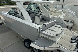 Photo 5615945 for 2026 Four Winns H9  