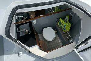2019 Axopar 28 Cabin Brabus Trim thumbnail 28