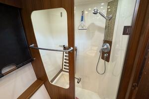 58FT (17.68M) TIARA YACHTS