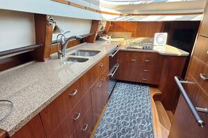 58FT (17.68M) TIARA YACHTS