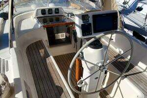 2001 Moody 42 Center Cockpit thumbnail 12