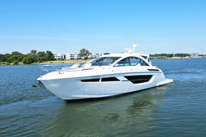 50FT (15.24M) CRUISERS YACHTS Worth Avenue Yachts