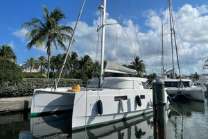 SEA HUGGER 40ft Nautitech Yacht For Sale