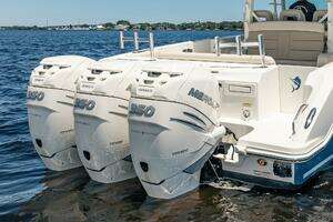2018 Boston Whaler 380 Outrage thumbnail 49