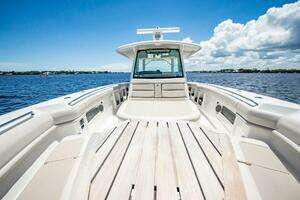 2018 Boston Whaler 380 Outrage thumbnail 11