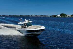 2018 Boston Whaler 380 Outrage thumbnail 6