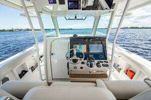 2018 Boston Whaler 380 Outrage thumbnail 25