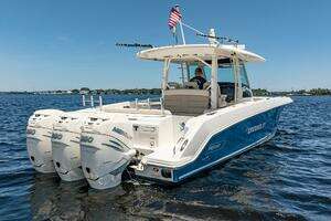 2018 Boston Whaler 380 Outrage thumbnail 52
