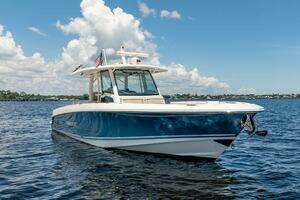 2018 Boston Whaler 380 Outrage thumbnail 2