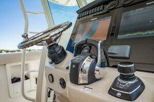 2018 Boston Whaler 380 Outrage thumbnail 28