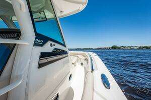 2018 Boston Whaler 380 Outrage thumbnail 13