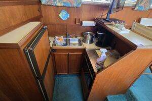 1987 Chris-Craft 362 Catalina thumbnail 10