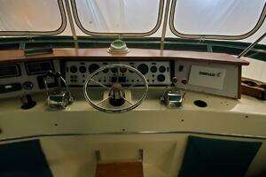 1987 Chris-Craft 362 Catalina thumbnail 5