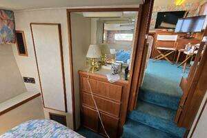 1987 Chris-Craft 362 Catalina thumbnail 21