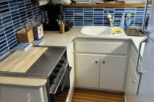 Carver 440 Aft Cabin