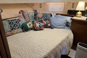 Carver 440 Aft Cabin