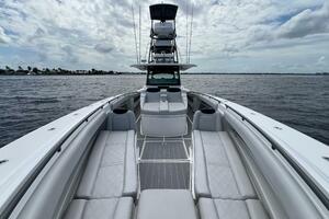 HCB 53 Title Wave - Bow