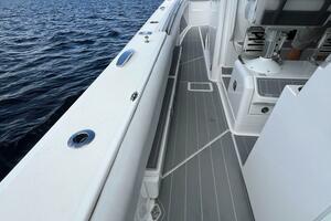HCB 53 Title Wave - Side