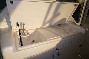 2003 Tiara Yachts 5200 Express thumbnail 37