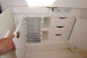 2003 Tiara Yachts 5200 Express thumbnail 36