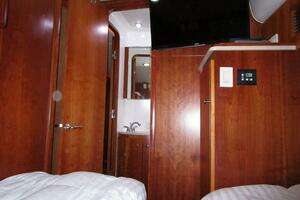 2003 Tiara Yachts 5200 Express thumbnail 15