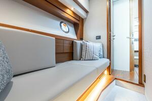 39FT (11.89M) TIARA YACHTS